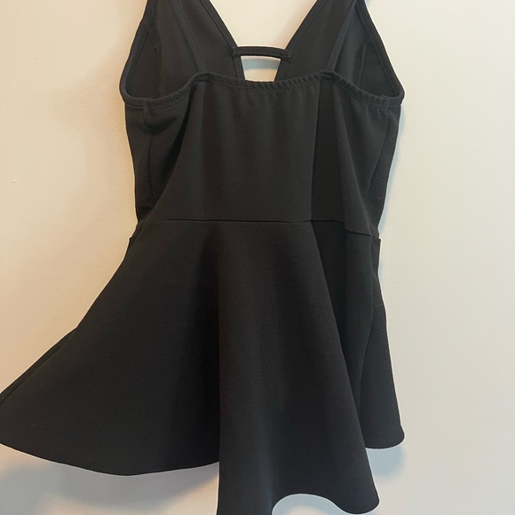 Spaghetti strap top. Low v. - Picture 4 of 4